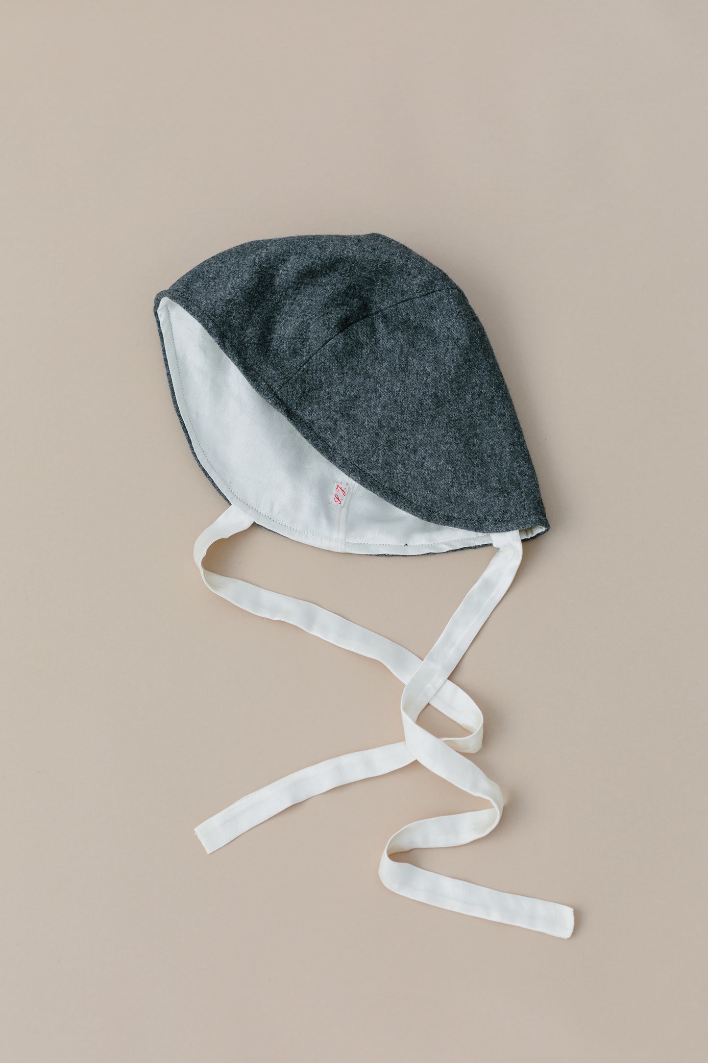 Bruegel Cap / Grey Wool with Silk